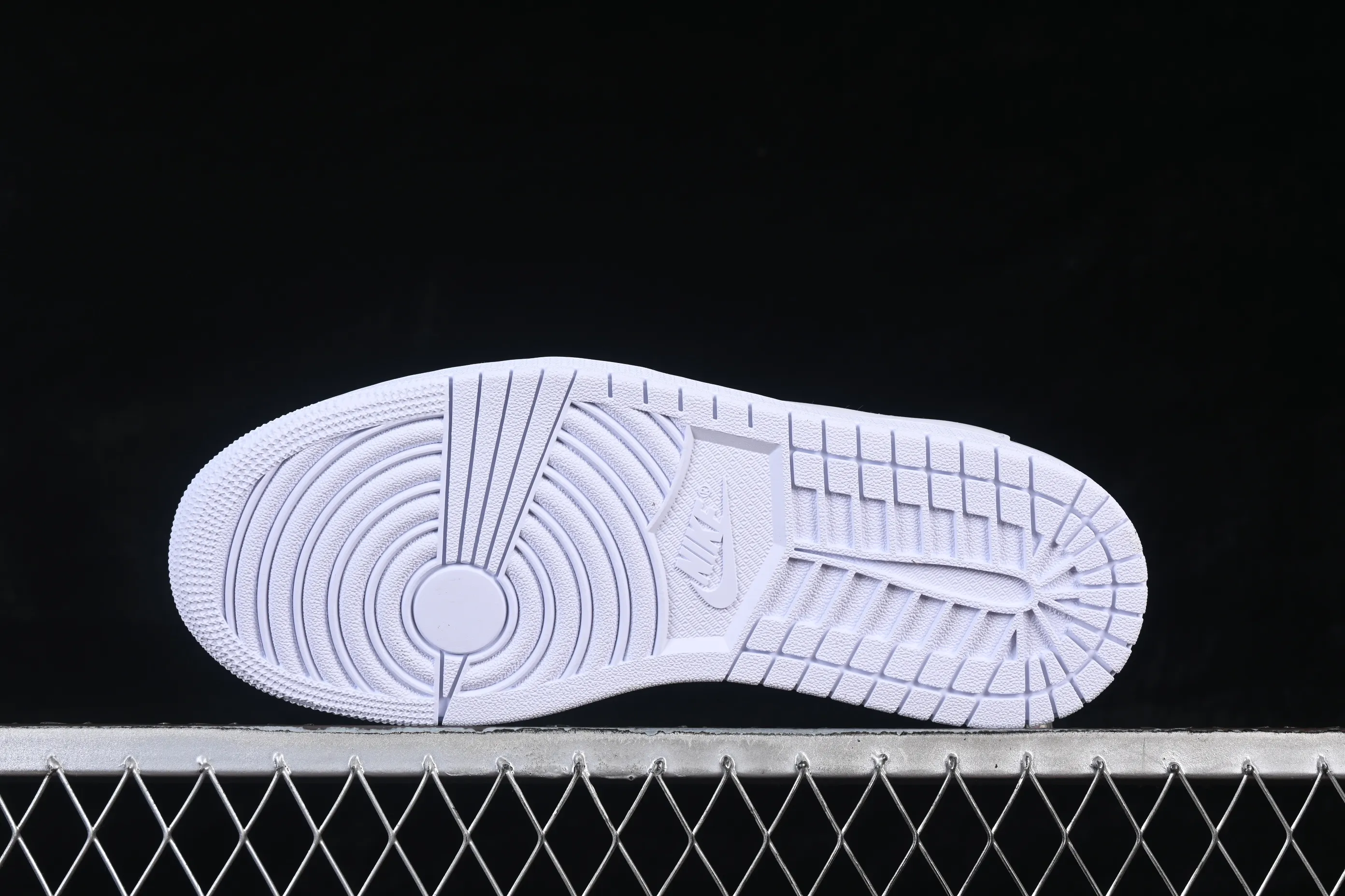 All categories Air Jordan Jordan series basketball shoes Air Jordan 1 Low Travis Scott x Fragment Design x Air Jordan 1 Low OG SP AJ1 Joe 1 relatives and friends limited pure white low-top cultural casual sneakers TD1228-111